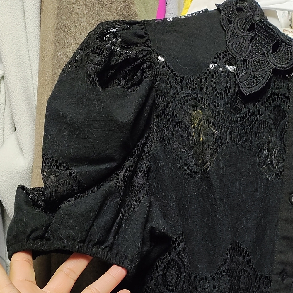 Elegant Black Lace Blouse with Puff Sleeves - Picture 3 of 7